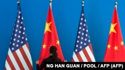 Flamujt amerikanë dhe ata kinezë.
