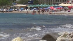 Plaža u Budvi u vrijeme pandemije u sred turističke sezone