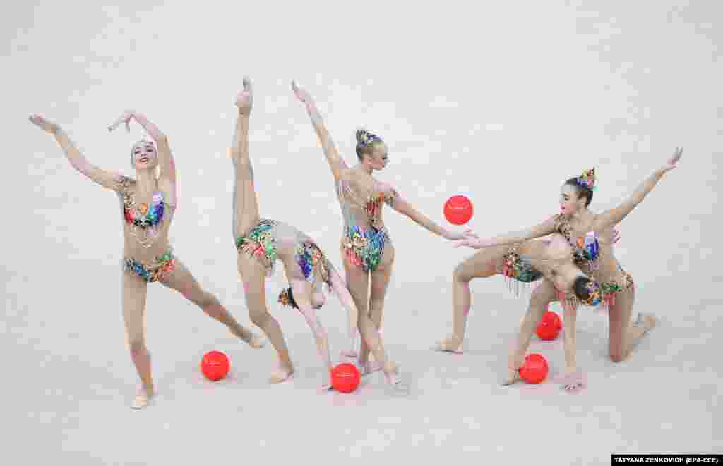 A Russian team performs during the 37th Rhythmic Gymnastics World Championships in Azerbaijan. (epa-EFE/Tatyana Zenkovich)