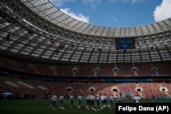 Збірна Росії під час тренування на стадіоні «Лужники» в Москві, 13 червня 2018 року