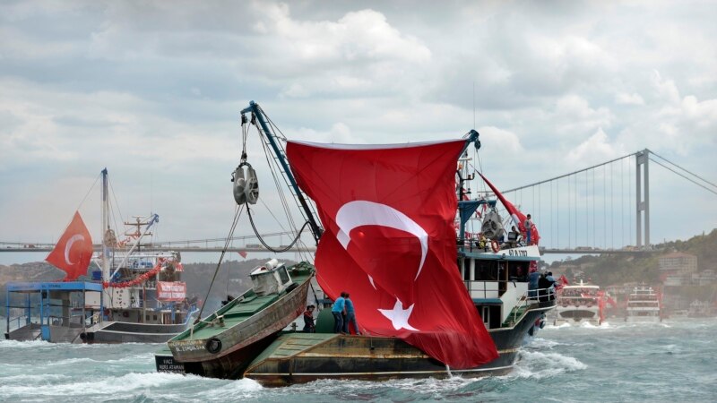 Российские военные задержали 12 турецких рыбаков вблизи Крыма – СМИ