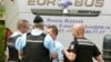 Франція: поліція зупинила автобус із російськими вболівальниками для перевірки