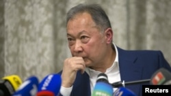 Бывший президент Кыргызстана Курманбек Бакиев выступает во время презентации своей книги «Боль, любовь и надежда: Мой Кыргызстан» в Минске в 2015 году
