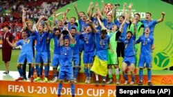 Тріумф української молодіжної збірної на чемпіонаті світу з футболу 2019 року – Георгій Цитаїшвілі другий праворуч у нижньому ряду