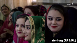 Siket dhe hindut e Afganistanit duke e festuar ceremoninë e tyre të vitit të ri në Kabul në vitin 2018. Afghan Hindu and Sikh citizens celebrate their new year ceremony in Kabul in 2018.