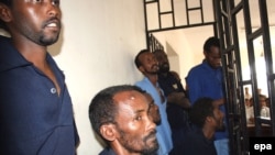 Suspected Somali pirates behind bars at a court in the southern Yemeni city of Aden (file photo)