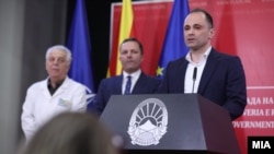 Konferencija za novinare ministra zdravlja Venka Filipcea, doktora Žarka Karadzovskog i premijera Olivera Spasovskog na kojoj su potvrdili prvi slučaj korona virusa u Makedoniji, 26 februar 2020.