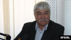 Профессор Астай (Виктор) Бутанаев в Бишкекском бюро Радио Азаттык. 13 мая 2009 г.
