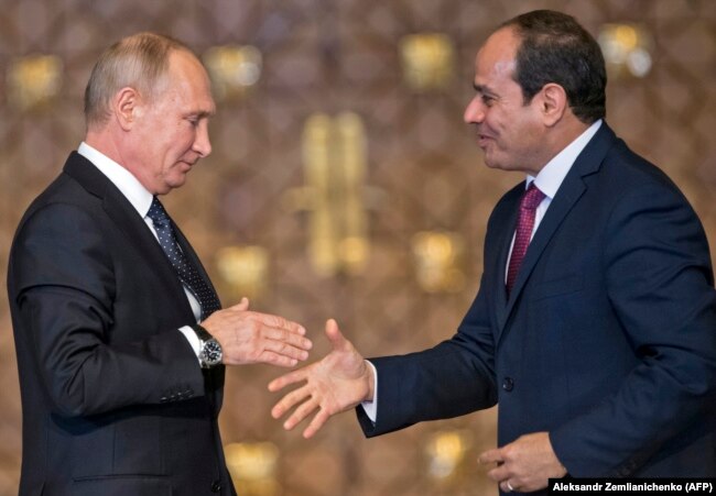 Абдель Фаттах ас-Сиси принимает в гостях в Каире Владимира Путина. 11 декабря 2017 года