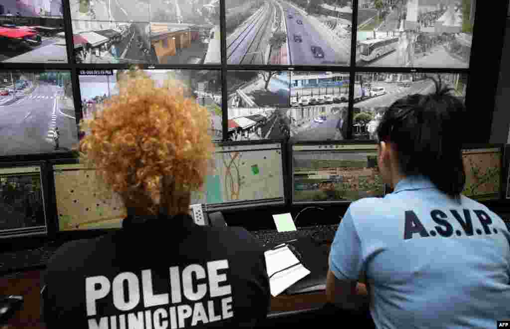 پلیس فرانسه در حال کنترل خیابان&zwnj;های نیس قبل از بازی لهستان و ایرلند شمالی 