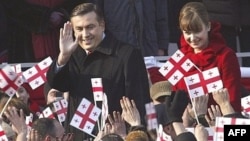 Михаил Саакашвили, похоже, настроен все же «помахать кулаками». Согласно последнему видеообращению, политик решил сделать ставку на молодых людей