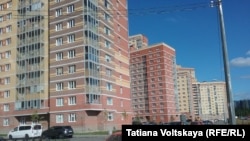 Several apartment complexes have sprung up around St. Petersburg in recent years, but many still lack even basic amenities. 