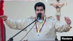 В интервью РИА Новости Николас Мадуро заявил, что от покушений его охраняет Господь