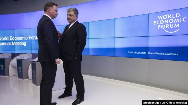 Президент України Петро Порошенко (праворуч) і президент Польщі Анджей Дуда. Давос, 26 січня 2018 року