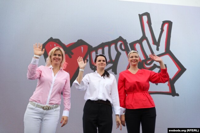 Veronika Tsapkala, Svetlana Tsikhanovskaya e Maria Kalesnikova al primo picchetto elettorale di Tsikhanovskaya a Minsk, 2020