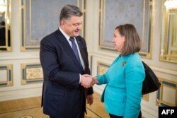 Petro Poroșenko cu secretara de stat adjunctă a SUA Victoria Nuland, Kiev, 16 iulie, 2015