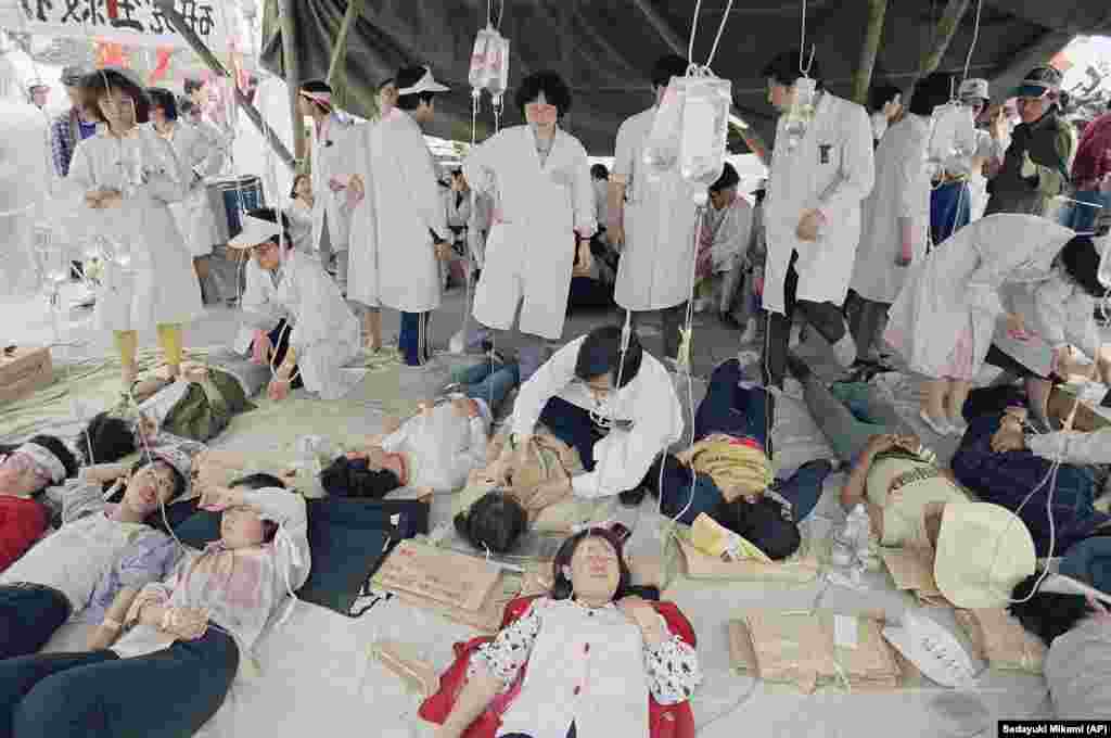 Medics attend to hunger strike casualties in a field hospital set up on Tuesday, May 16, 1989 in Beijing's Tiananmen Square. Several thousands Beijing University students remain on strike for democracy. (AP Photo/Sadayuki Mikami)