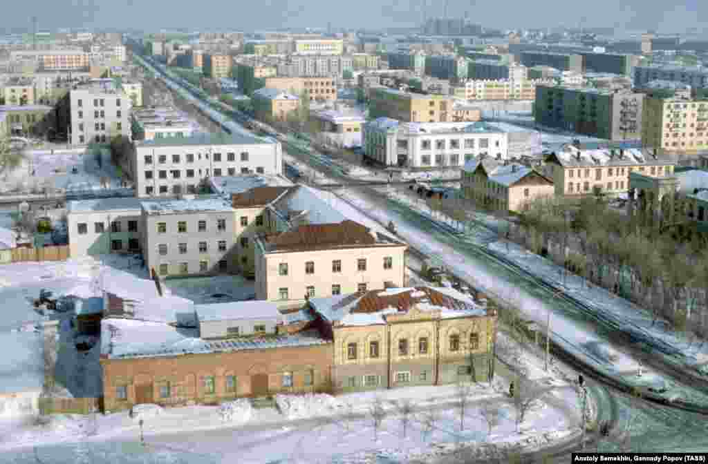 В советский период Целиноград (на снимке - 1979 год) был одним из периферийных штабов, из которого власти Казахской ССР с подачи Москвы координировали освоение целины - распашку степей под пшеницу.&nbsp;