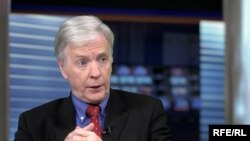 Ryan Crocker, a former ambassador to Iraq, has accused Iran of playing an "unhelpful" and "very damaging" role in Iraq by furthering sectarian tensions.