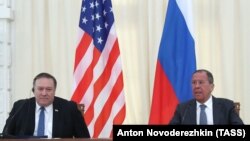 Россия ташқи ишлар вазири Сергей Лавров АҚШ давлат котиби Майк Помпео билан.