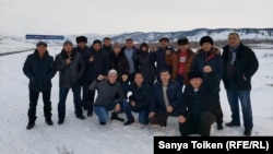 Активисты, отправившиеся на суд в город Зайсан, чтобы выразить поддержку двум этническим казахам из китайского региона Синьцзян, осуждённым по делу «о незаконном пересечении границы». Восточный Казахстан, 21 января 2020 года.