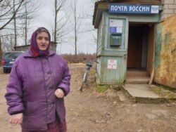 Анна Захаровна рядом с почтой