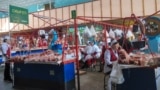 Алматыдағы орталық ет базары. 23 мамыр 2019 жыл. Азаттық архивіндегі фото.
