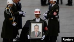 На церемонии прощания с убитым послом России Андреем Карловым. Анкара, 20 декабря 2016 года. 