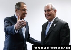 Russian Foreign Minister Sergei Lavrov (left) talks to U.S. Secretary of State Rex Tillerson on the sidelines of the G20 foreign ministers meeting in Bonn on February 16.