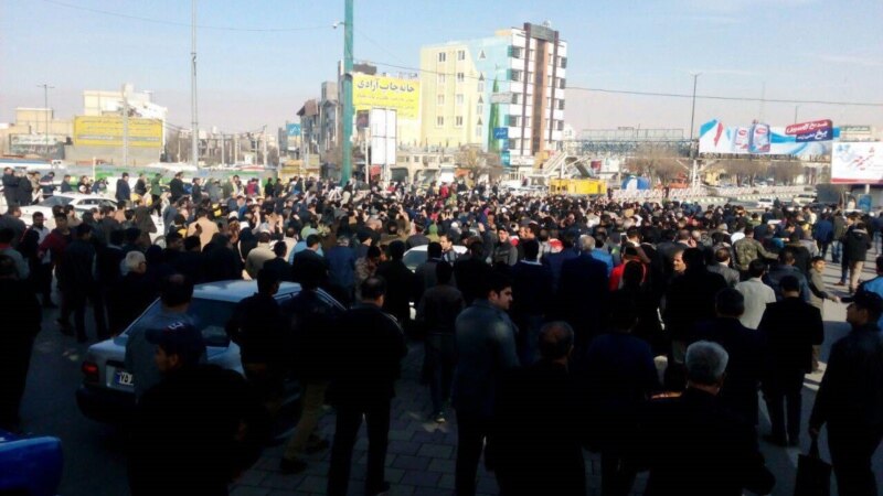 تجمعات اعتراضی در چندین شهر ایران؛ بازداشت معترضان در تهران و کرمانشاه