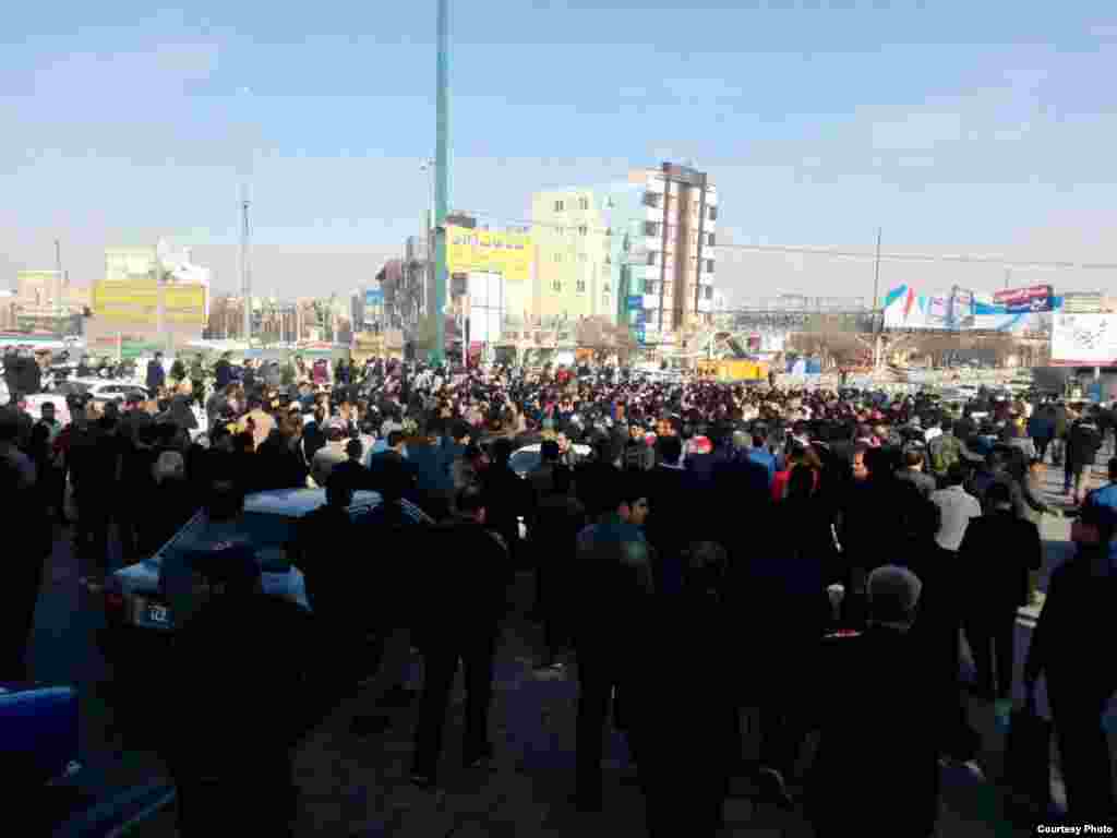 Акция протеста в Керманшахе, на западе Ирана.