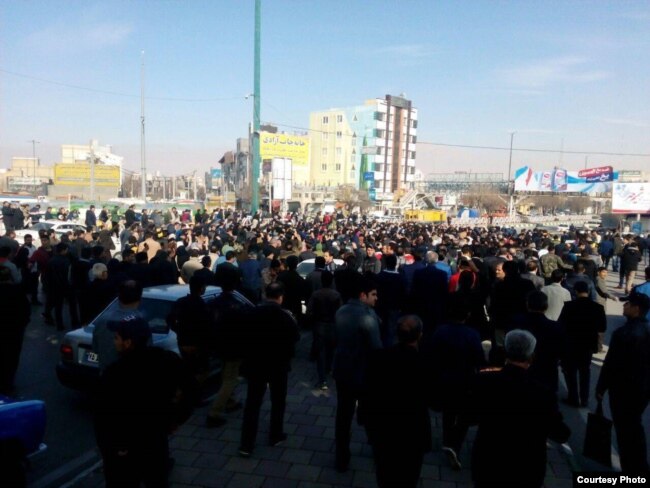 صحنه‌ای از اعتراضات دی ۹۶ در کرمانشاه