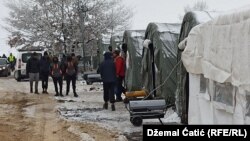 Dio izbjeglica i migranata u opremljenim šatorima u 'Lipi'