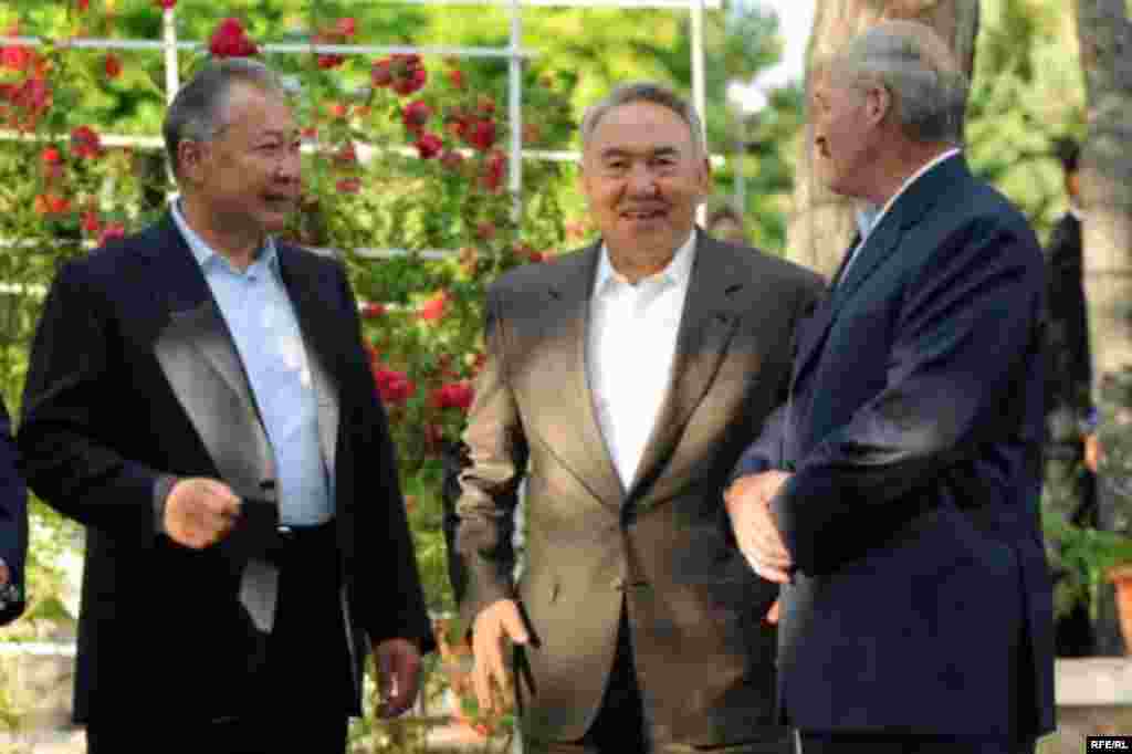 Kyrgyzstan - The informal meeting of the Presidents of CSTO member in the town of Cholpon-Ata. 31jul2009 