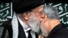 ირანის უზენაესი ლიდერი, აიათოლა ალი ხამენეი და "ყუდსის ძალების" სარდალი, გენერალი ყასემ სოლეიმანი აშურის დღის აღნიშვნისას. 