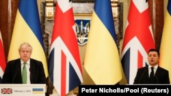 Президент України Володимир Зеленський (праворуч) і премʼєр-міністр Великої Британії Борис Джонсон. Київ, 1 лютого 2022 року