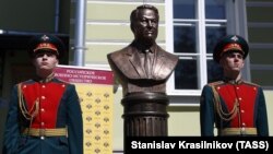 A bust of Russia's first president, Boris Yeltsin, is unveiled in Moscow on April 23.