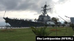 USS Porter на приколе в батумском порту, 22 октября 2019 г.