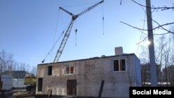 Если верить кировским чиновникам, на снимке гостиница с подземным паркингом.