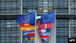 Прапори ЄС перед Європейським парламентом у Страсбурзі