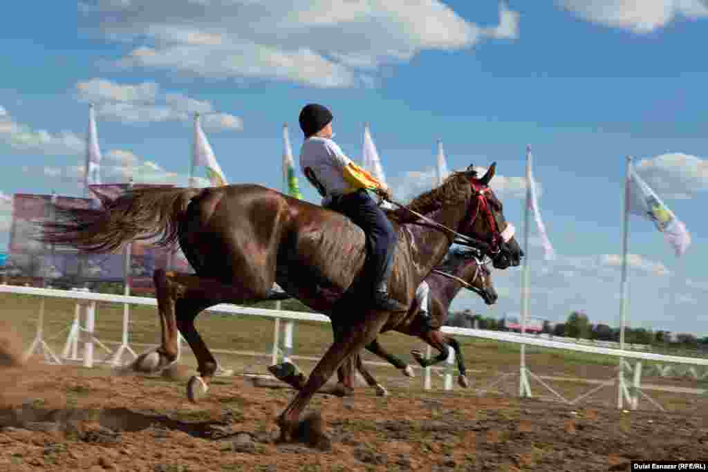 A young rider participates in an &quot;alaman baigue&quot; race in Astana. (RFE/RL /Dulat Esnazar)