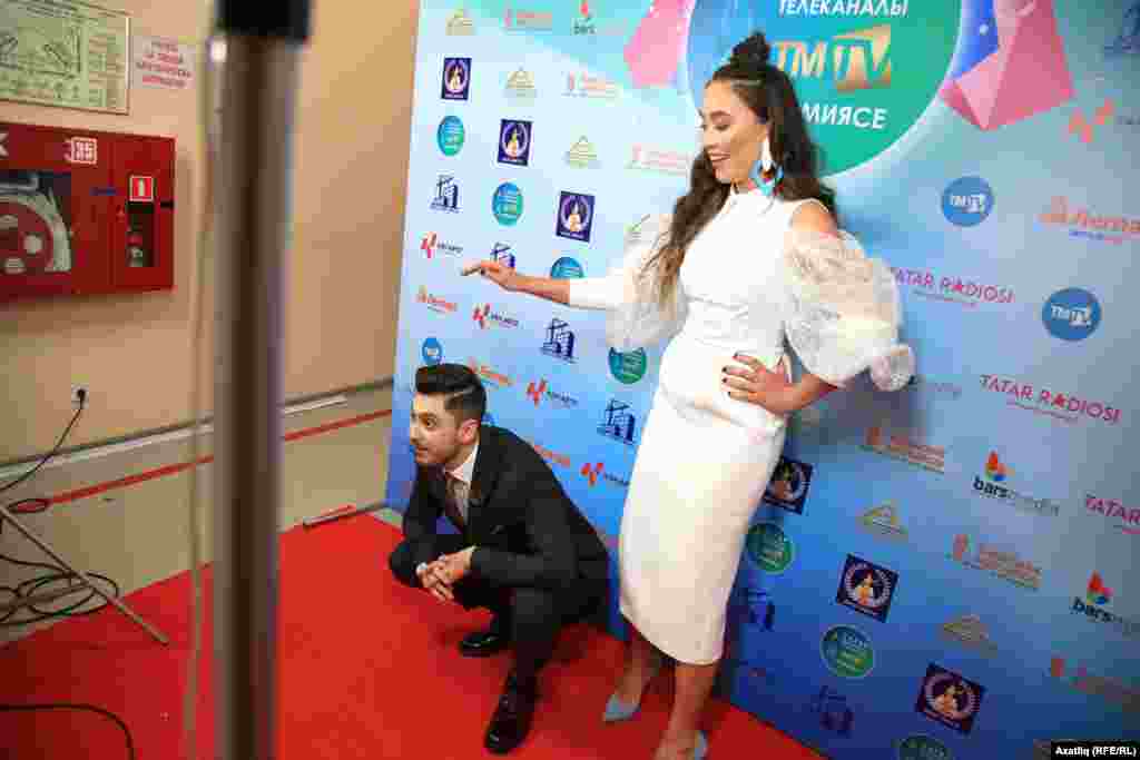 TMTV каналының бүләкләү тантанасын алып баручыларның Гөлназ Сәфәрова һәм Айваз Садыйров 