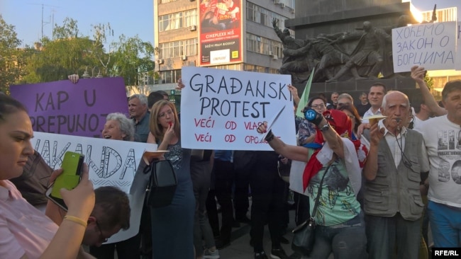 Protest građana Niša protiv poklanjanja aerodroma državi, 25. april 2018.