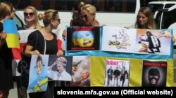 Акція протесту під російським посольством у Словенії. Любляна, 30 липня 2016 року
