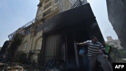 Наразылық танытушылар "Мұсылман бауырлар" ұйымының кеңсесін басып алды. Каир, 1 шілде 2013 жыл.