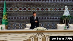 Prezident Gurbanguly Berdimuhamedow Ýaşulular maslahatyna gatnaýşar. 9-njy oktýabr, 2017 ý.