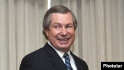 Armenia - The new U.S. co-chair of the OSCE Minsk Group, James Warlick, gives a press conference in Yerevan, 12Sep2013.