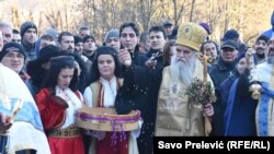 ​​Da je crkveno pitanje ono koje i dalje duboko dijeli Crnu Goru potvrdila je i najnovija izjava srpskog mitropolita Amfilohija (nalaganje badnjaka na Cetinju, januar 2019.)
