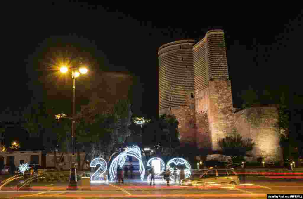 Bakının simvolu "Qız Qalası" da 2020-ni qarşılayır