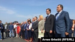 Predsjenik RS Milorad Dodik sa premijerom Srbije Aleksandarom Vučićem na otvaranju autoputa u Prnjavoru u nedjelju 11. septembra 2016.